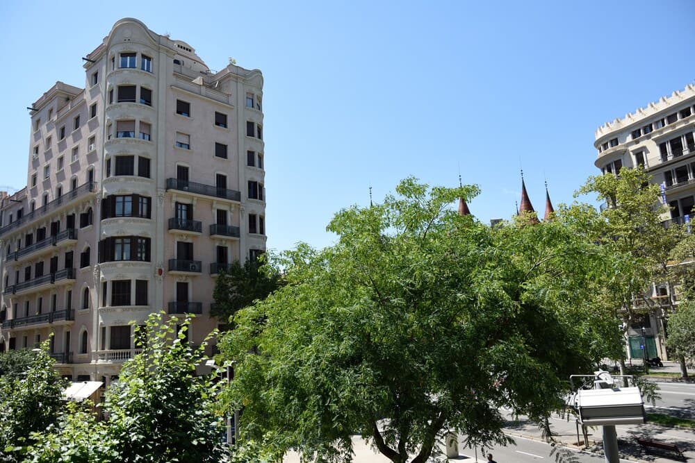 Ally's Guest House Barcelona bed and breakfast