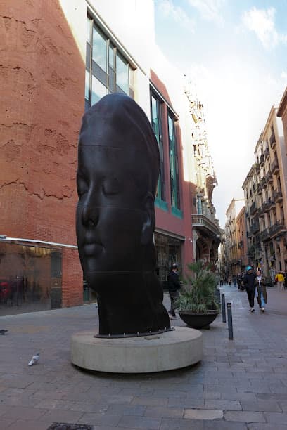 Escultura Carmela by Jaume Plensa