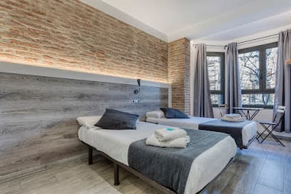 Hostal & Apartamentos Bedmates