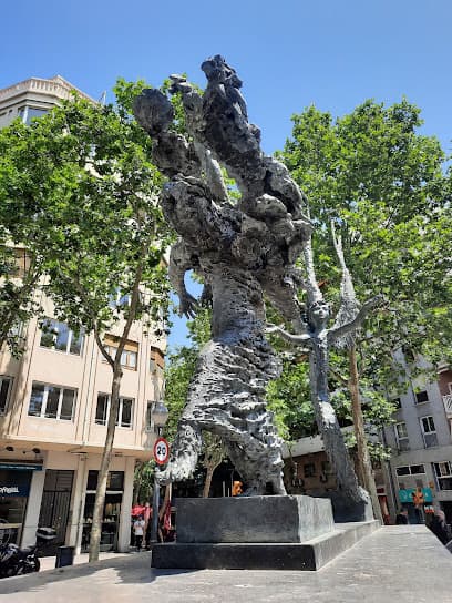 Escultura "El bon temps perseguint la tempesta"